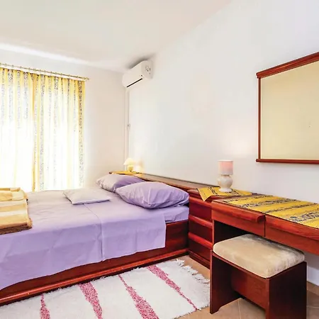 3 Bedroom In Barbat Διαμέρισμα *